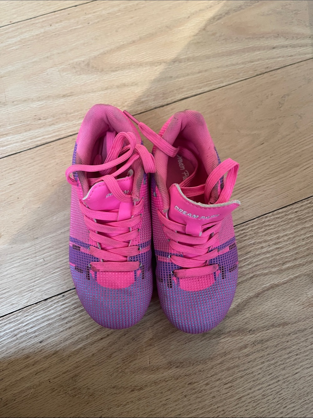 Girl cleats